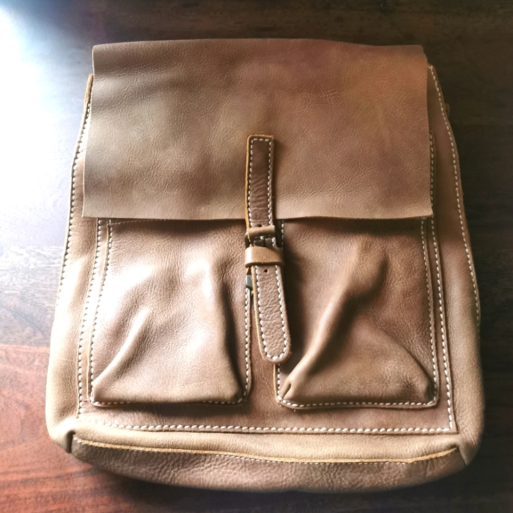 Roots Genuine Soft Leather Hybrid Bag. Over shoulder and Backpack. Brown.